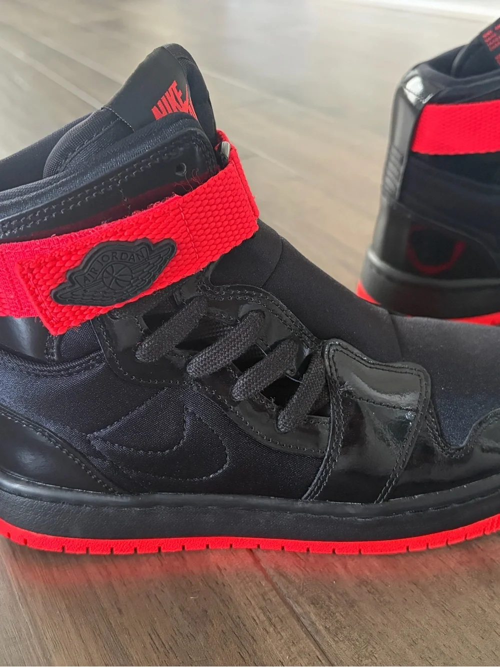 Air Jordan Nike 1 Nova XX 'Bred' sneakers